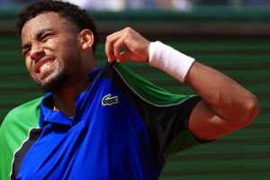 Arthur Fils, éliminé dès son entrée en lice au Masters 1000 de Madrid : « Je suis fatigué »
