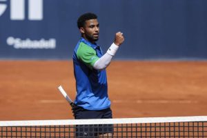 Arthur Fils en quarts de finale à Barcelone après avoir battu Pedro Martinez