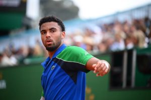 Arthur Fils réussit son entrée en lice à Barcelone après sa victoire face à Pablo Carreno Busta