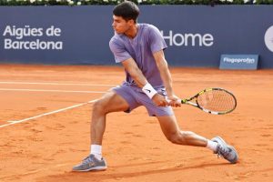 Carlos Alcaraz écarte Laslo Djere sans trembler et se qualifie pour les quarts de finale de l&rsquo;ATP 500 de Barcelone