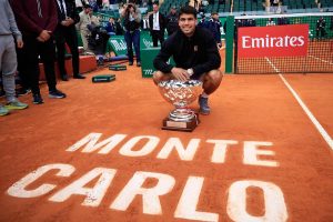 Carlos Alcaraz enfin roi sur le rocher après sa victoire en finale contre Lorenzo Musetti