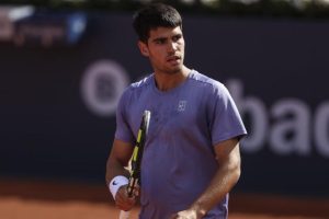 Carlos Alcaraz se défait d&rsquo;Alex De Minaur et rallie les demi-finales à Barcelone