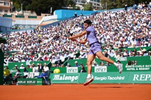 Carlos Alcaraz sort Daniel Altmaier et affrontera Arthur Fils en quarts de finale