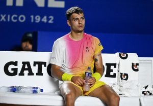 Cobolli triomphe contre Baez à Bucarest et remporte son premier titre sur le circuit ATP