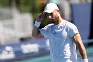 Corentin Moutet, blessé, abandonne et se fait siffler par le public à Madrid, première victoire en Masters 1000 pour Harold Mayot