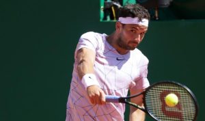 Dimitrov gagne à Madrid après un match interrompu