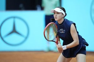 Eva Lys ironise encore avec l’arbitrage électronique sur terre battue à Madrid