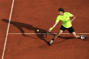 Ferrer, directeur du tournoi de Barcelone, confirme la blessure au dos de Tsitsipas