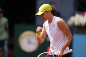 Iga Swiatek encore bousculée face à Diana Shnaider mais qualifiée pour les quarts de finale à Madrid