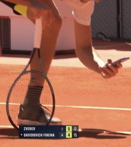 Insolite, ATP – Madrid > Furieux après une décision arbitrale, Zverev prend en photo la marque de la balle !