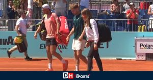 La belle image du jour : le Français Alexandre Müller vient en aide à David Goffin, blessé, avant de porter son sac (VIDÉO)