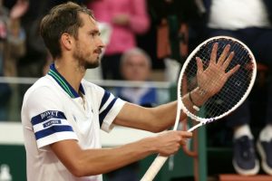 Medvedev renverse Nakashima et rejoint les quarts du Masters 1000 de Madrid