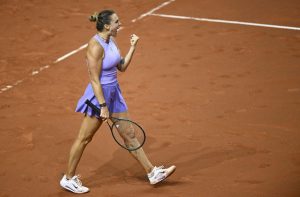 Sabalenka rejoint Ostapenko en finale de Stuttgart en battant Paolini