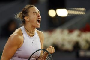 Sabalenka se sort du piège Kostyuk pour compléter le dernier carré à Madrid