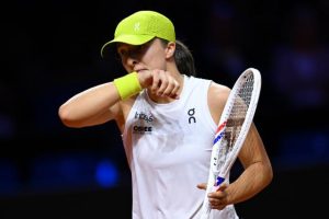 Swiatek éliminée par sa bête noire Ostapenko à Stuttgart, Pegula s&rsquo;arrête aussi dès les quarts de finale