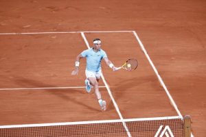 Un court ou une tribune Rafael Nadal à Roland-Garros ? « Priorité à son hommage », répond Moretton, président de la FFT