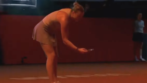 VIDEO. Tennis : « L’arbitre était furieuse ! » L’incroyable image d’Aryna Sabalenka qui sort son téléphone en plein match pour contester une décision