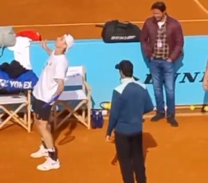 Vidéos, ATP – Madrid > Shapovalov se moque allègrement de la célébration osée de son adversaire à Munich…