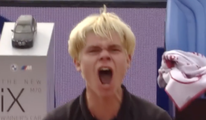 Vidéos, ATP – Munich > La célébration sans retenue de Diego Dedura-Palomero, 17 ans, vainqueur sur abandon de Shapovalov