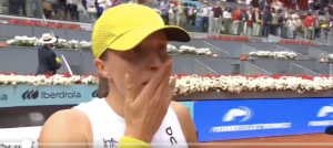 WTA – Madrid > Swiatek, après sa victoire contre Keys : « Prendre un 6-0 et rester sur le terrain, c’est bizarre »