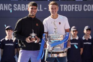 un Alcaraz diminué battu par Rune à Barcelone, avant Roland-Garros