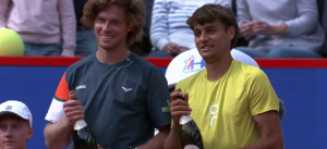 ATP – Hambourg > Flavio Cobolli à Rublev après sa victoire en finale : « Andrey, tu m&rsquo;a tellement inspiré ces dernières années. Mais tu n&rsquo;es pas seulement un grand joueur, mais aussi une grande personne »