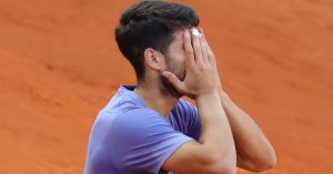 ATP > La tenue qui pique vraiment les yeux de Carlos Alcaraz pour Roland-Garros