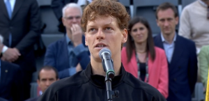 ATP – Rome > Jannik Sinner s&rsquo;incline devant Carlos Alcaraz après sa défaite en finale : « Tu es définitivement le joueur de terre battue le plus fort du moment. Tu seras certainement le favori à Roland-Garros »