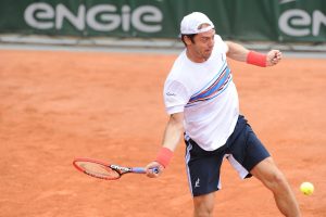 ATP – Rome > Paolo Lorenzi (directeur du tournoi de Rome) ne rigole plus avec les insultes dans les stades : « La fédération veillera à ce que les personnes identifiées comme responsables d&rsquo;activités perturbatrices ne remettent plus jamais les pieds dans une installation accueillant un événement fédéral »