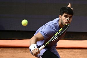Alcaraz passe la deuxième et accélère à Rome