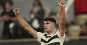 Alcaraz perd un set mais se qualifie tranquillement pour le 3e tour – rts.ch