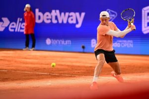 Après sa victoire sur Alexander Zverev, Alexandre Müller battu en quarts par Félix Auger-Aliassime à Hambourg