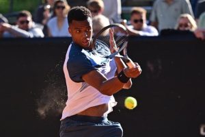 Après son titre à Bordeaux, Giovanni Mpetshi Perricard enchaîne avec une victoire à Hambourg