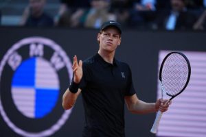 Après trois mois de suspension pour dopage, Jannik Sinner réussit son retour au Masters 1000 de Rome face à Mariano Navone