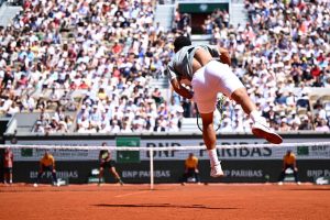 Arthur Fils souffre d&rsquo;une « fracture de fatigue » au dos et est incertain pour Wimbledon
