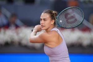 Aryna Sabalenka bousculée par Marta Kostyuk mais qualifiée pour les quarts de finale à Rome
