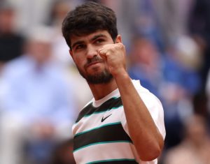 Carlos Alcaraz entame sa défense du titre à Roland-Garros avec panache