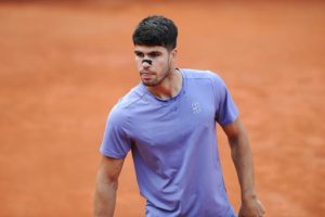 Carlos Alcaraz qualifié en quarts de finale du Masters 1000 de Rome après sa victoire contre Karen Khachanov