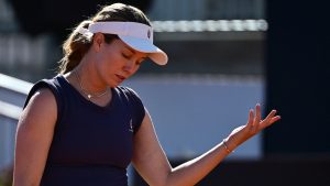 « C&rsquo;est totalement inapproprié »: un caméraman se fait engueuler par une joueuse de tennis parce qu&rsquo;il la filme de trop près