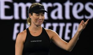 Collins s’en prend à un caméraman lors de son match contre Raducanu à Strasbourg