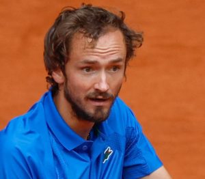 Daniil Medvedev chute d’entrée à Roland-Garros