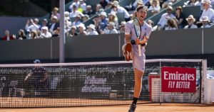 Dans la grande lessiveuse du tennis, là où les athlètes oscillent entre les moments de gloire et la folie – rts.ch