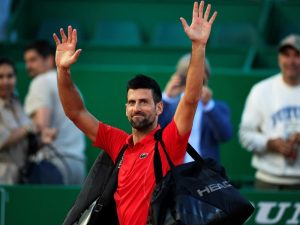 Djokovic s’est entraîné avec un strap sur le genou avant le tournoi de Genève