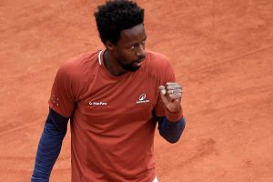 Dos au mur, Monfils renverse Dellien au premier tour de Roland-Garros