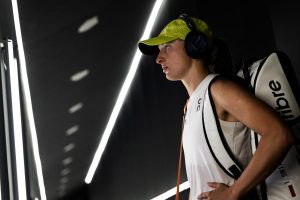 « Elle est constamment stressée en ce moment », Roddick explique les difficultés de Swiatek