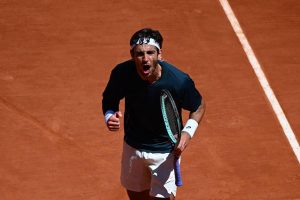 En mode diesel, Lorenzo Musetti domine Mariano Navone et file en huitièmes de finale à Roland-Garros