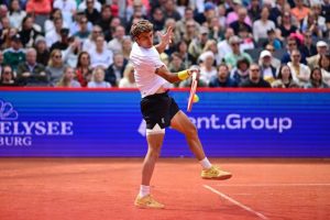 Flavio Cobolli surprend Andrey Rublev en finale à Hambourg et décroche le deuxième titre de sa carrière