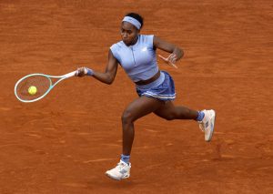 Gauff maîtrise Bouzkova pour rejoindre les huitièmes de finale à Roland-Garros