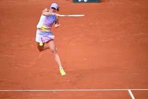Iga Swiatek déroule contre Emma Raducanu au deuxième tour de Roland-Garros