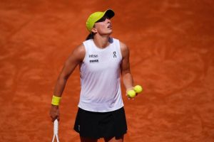 Iga Swiatek sur Roland-Garros : « Ce serait stupide d&rsquo;en attendre beaucoup parce que je ne suis pas capable de jouer mon jeu »